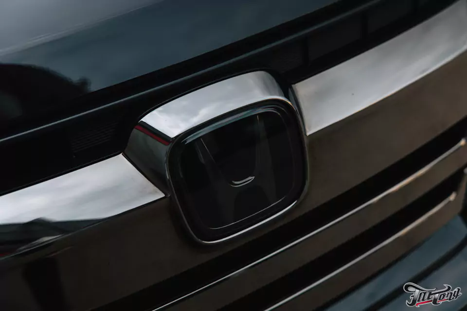Забронировали Honda Stepwgn прозрачным глянцевым полиуретаном